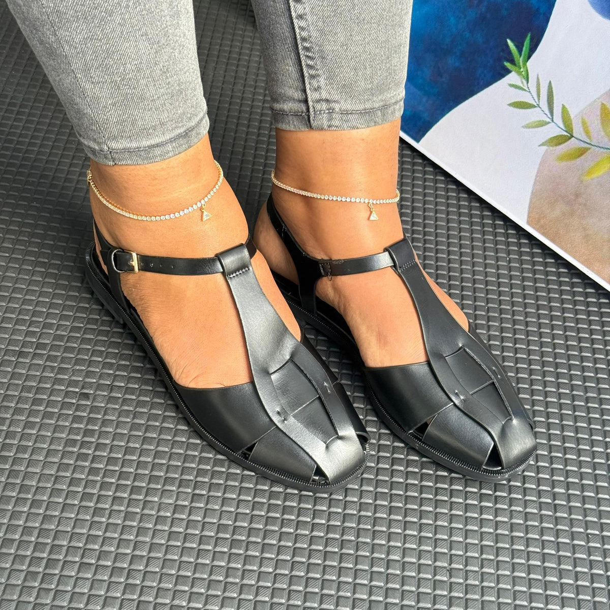 Priya Sandal